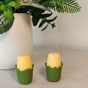 Vintage 1970's Plastic Corn on the Cob Salt and Pepper Shakers 2"